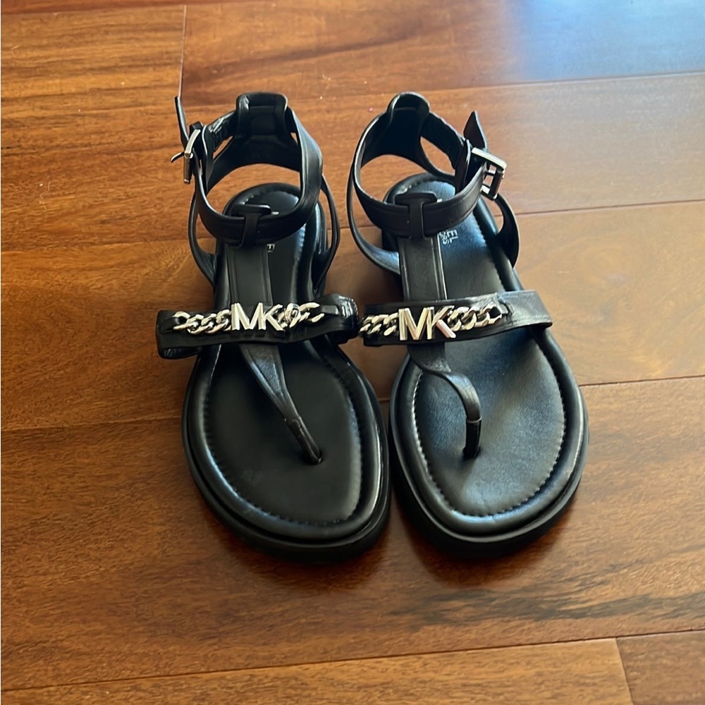 Michael Kors Farrow Thong black adjustable size 6